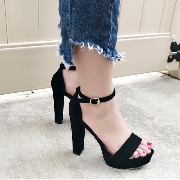 Women’s Platform Chunky Heels - Picture 2 of 3